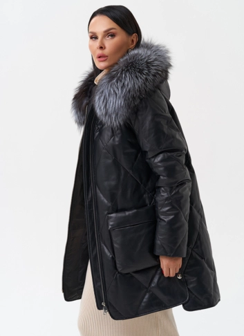 Женский кожаный пуховик с капюшоном фото