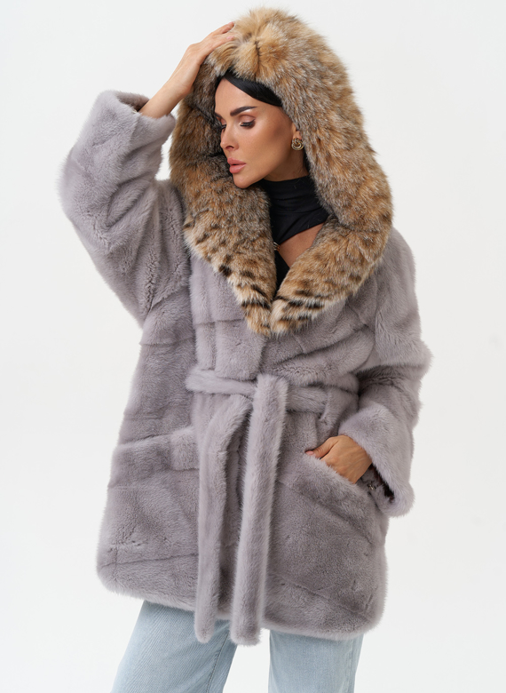 Женская шуба из меха норки с капюшоном из меха рыси