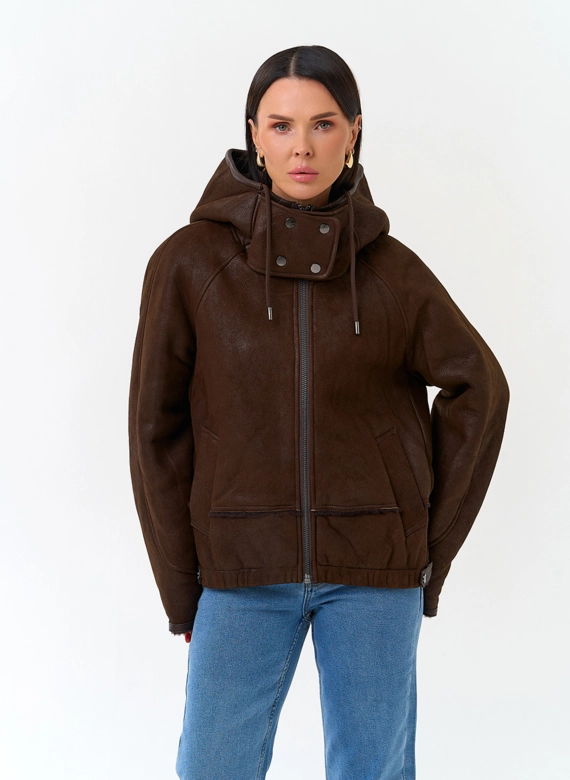 Женская дубленка из натурального меха с капюшоном фото