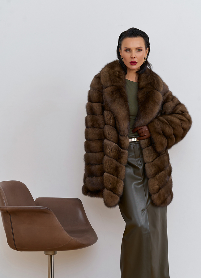 Женская шуба из соболя с английским воротником модель № 31771 меха малина