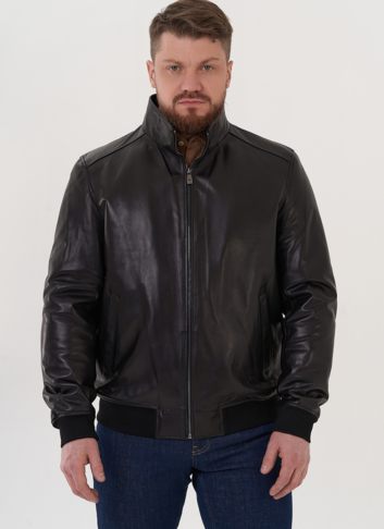 Кожаная куртка "бомбер" черного цвета