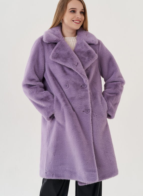 Женского пальто из эко меха на пуговицах