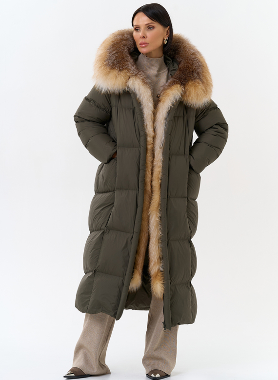 Женский длинный пуховик с отделкой из меха лисы