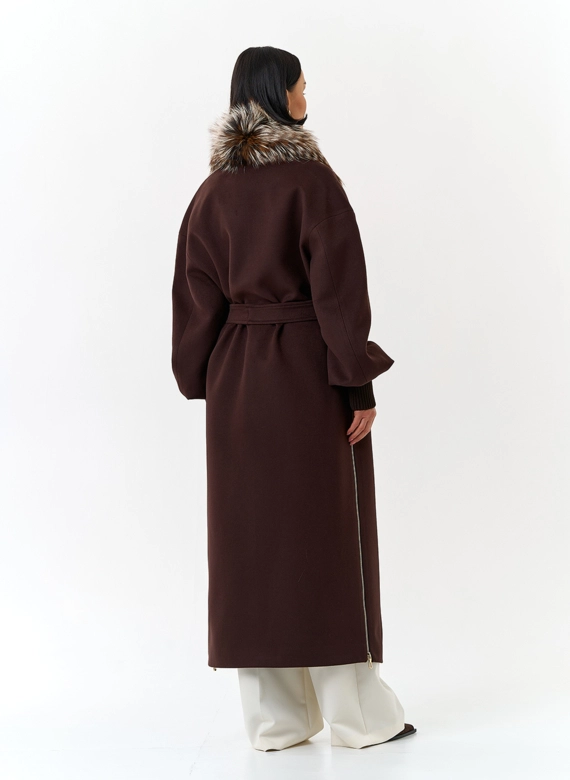 Женское длинное пальто с отделкой из меха лисы
