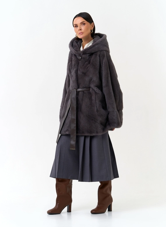 Женская шуба из меха норки с капюшоном фото