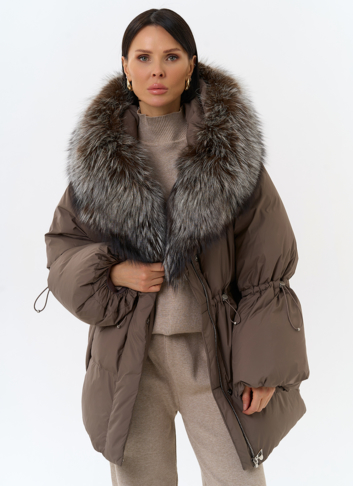 Женский пуховик с капюшоном из меха чернобурки