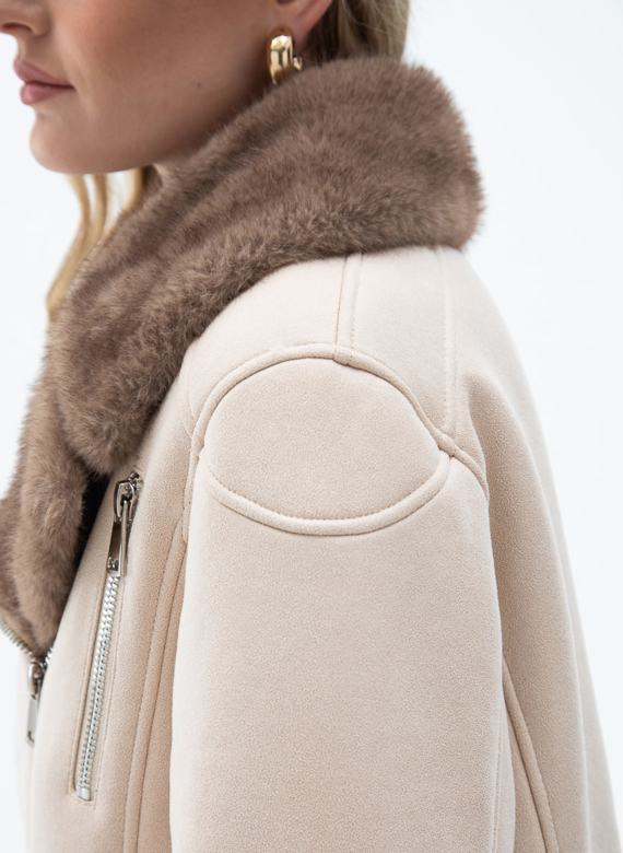 Женская дубленка из эко кожи с отделкой из эко меха