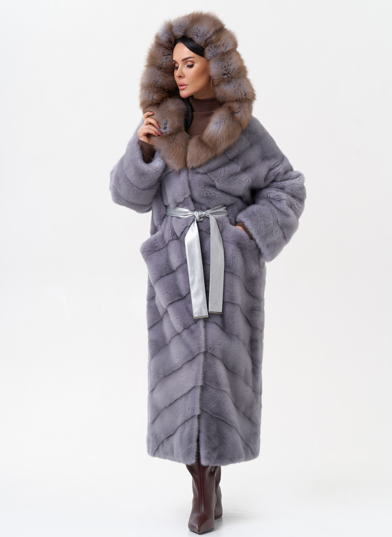 Норковая шуба с капюшоном из меха куницы