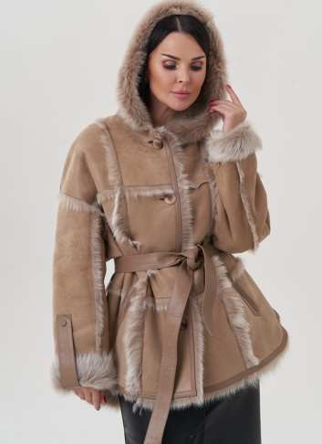 Женская дубленка с капюшоном