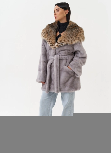 Женская шуба из меха норки с капюшоном из меха рыси фото