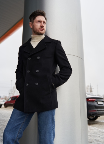 Мужское пальто черного цвета 