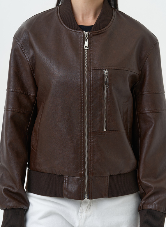 Куртка бомбер из эко кожи коричневого цвета