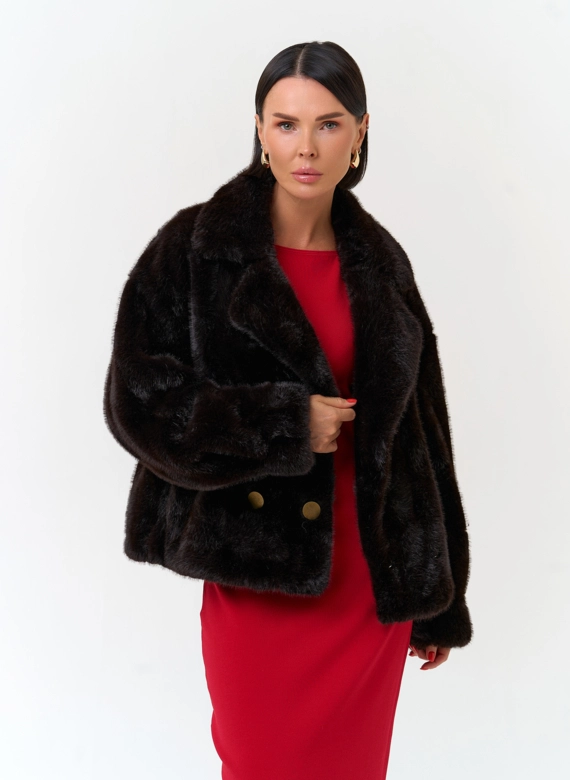 Женское двубортное пальто из эко меха