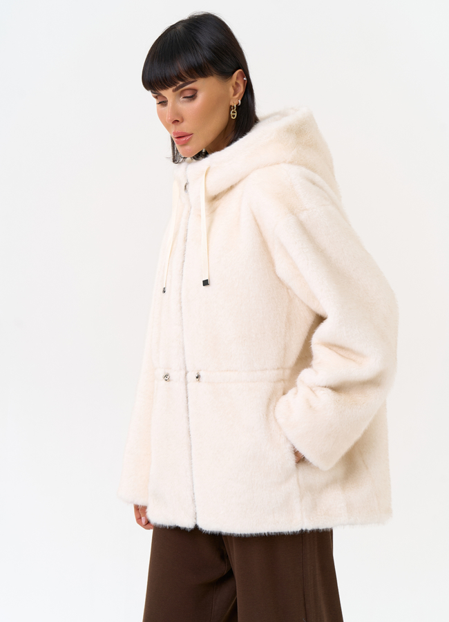 Женская светлая куртка из эко меха с капюшоном модель № 31231 меха малина